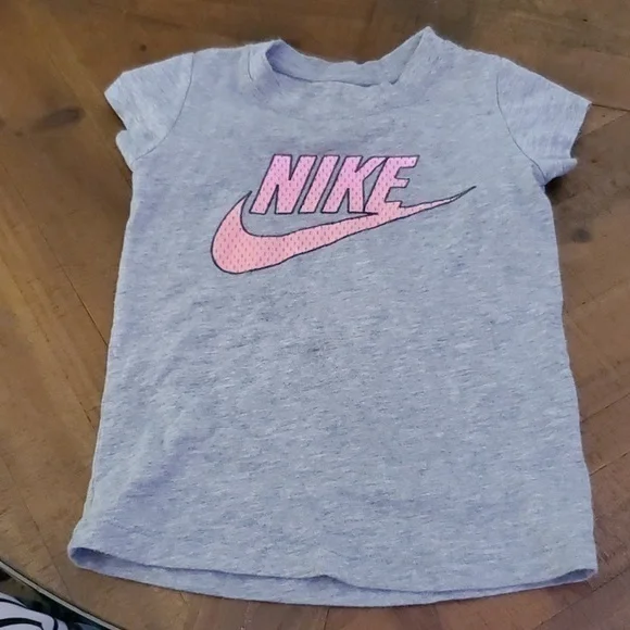 🐻 Nike Tshirt Size 4 - Picture 1 of 1